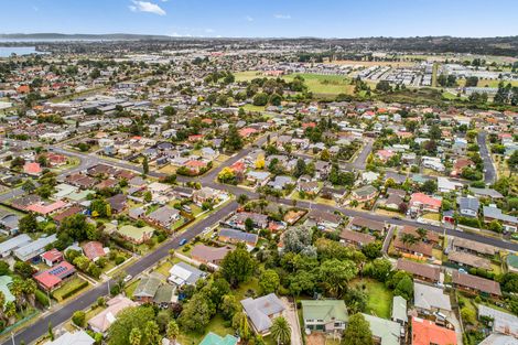 Photo of property in 15 Campbell Place, Papakura, 2110