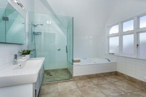 Photo of property in 1 Ascot Avenue, Narrow Neck, Auckland, 0624