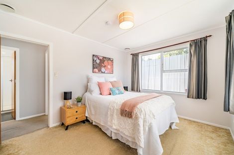 Photo of property in 37 Hillside Drive, Maoribank, Upper Hutt, 5018
