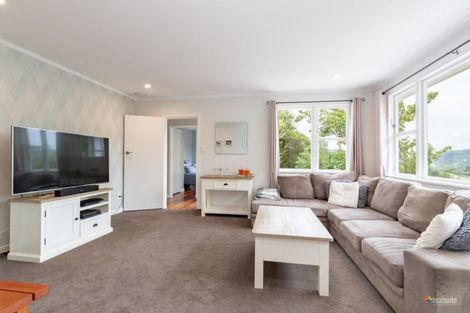 Photo of property in 16 Manor Drive, Stokes Valley, Lower Hutt, 5019