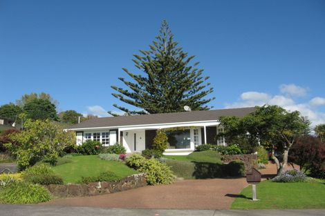 Photo of property in 48 Charles Dickens Drive, Mellons Bay, Auckland, 2014