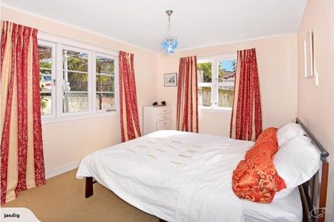 Photo of property in 135a Mokoia Road, Birkenhead, Auckland, 0626