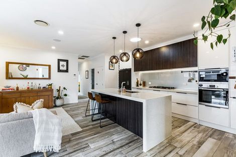 Photo of property in 9 Walter Ruddock Avenue, Kumeu, 0810