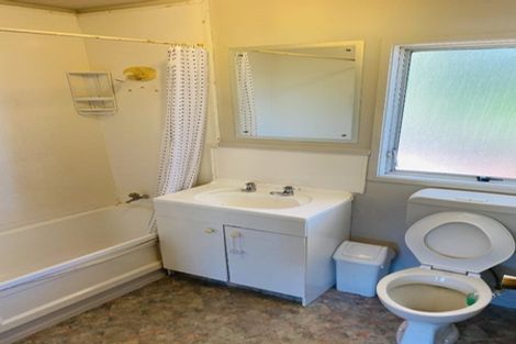 Photo of property in 46 Trias Road, Totara Vale, Auckland, 0629