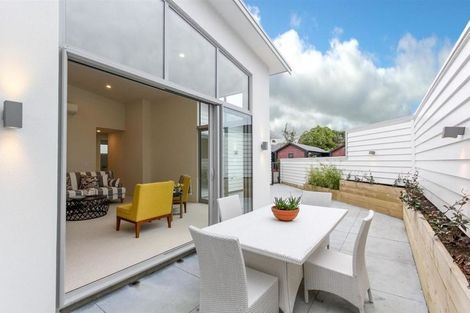 Photo of property in 4 Mackillop Way, Brooklands, New Plymouth, 4310