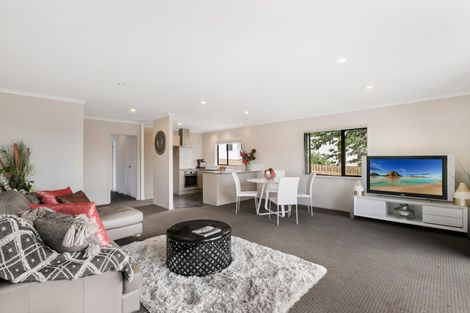 Photo of property in 12 Wairua Place, Pukekohe, 2120