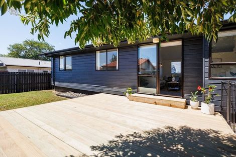 Photo of property in 2/685 Pioneer Highway, Highbury, Palmerston North, 4412