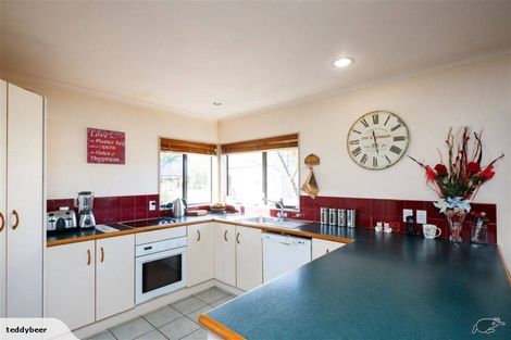 Photo of property in 15 Woburn Place, Takaro, Palmerston North, 4412