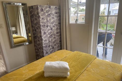 Photo of property in 12a Oxford Street, Martinborough, 5711