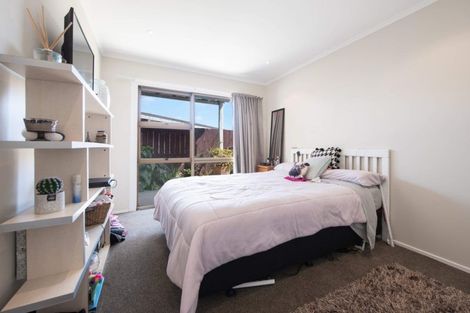 Photo of property in 40 Harmel Road, Glendene, Auckland, 0602