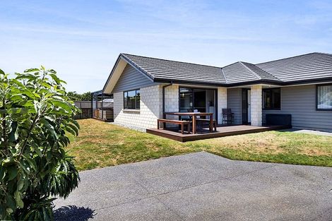 Photo of property in 2 Pipitea Place, Whalers Gate, New Plymouth, 4310