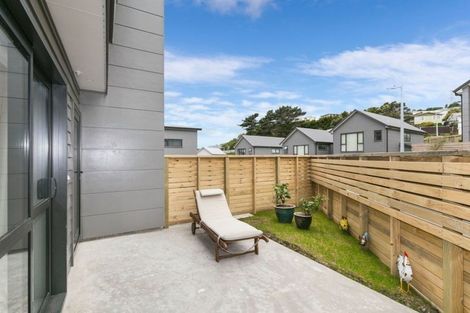 Photo of property in 15 Brindle Way, Newlands, Wellington, 6037