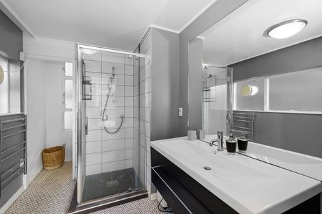 Photo of property in Greenmantle Flats, 88a Salamanca Road, Kelburn, Wellington, 6012