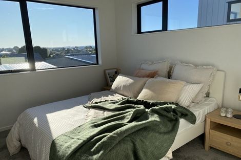 Photo of property in 15 Paetai Lane, Te Atatu Peninsula, 0610