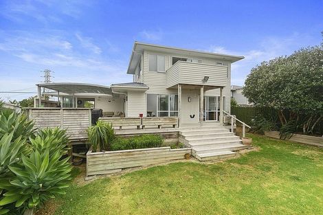 Photo of property in 28 Tiroroa Avenue, Te Atatu South, Auckland, 0610