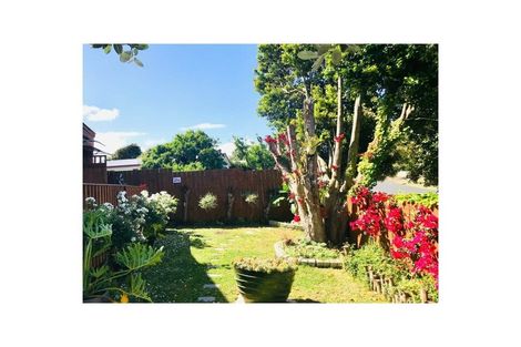 Photo of property in 2/16 Barneys Farm Road, Clendon Park, Auckland, 2103