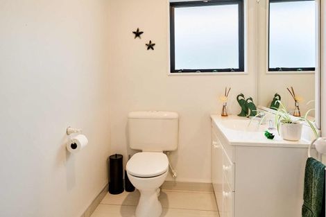 Photo of property in 19 Samwell Drive, Whitby, Porirua, 5024