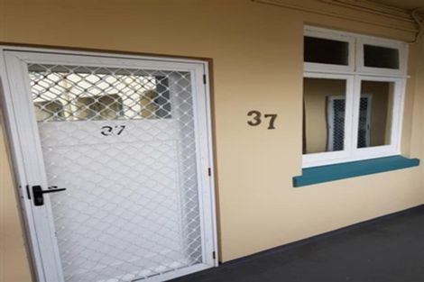 Photo of property in Devonport Apartments, 37/127 Saint Aubyn Street, New Plymouth, 4310