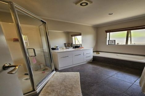 Photo of property in 51 Gandalf Crescent, Paraparaumu, 5032