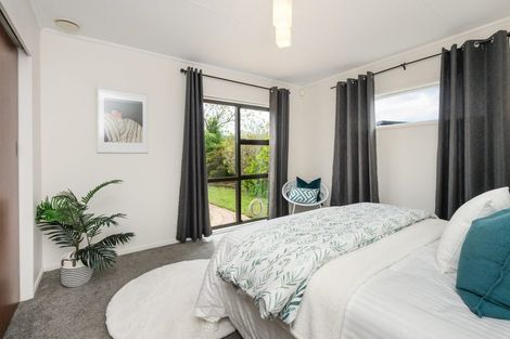 Photo of property in 9 Palliser Place, Milson, Palmerston North, 4414
