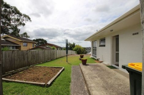 Photo of property in 2/587 Glenfield Road, Totara Vale, Auckland, 0629