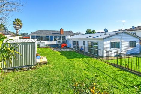 Photo of property in 16 Ranfurly Road, Papatoetoe, Auckland, 2104