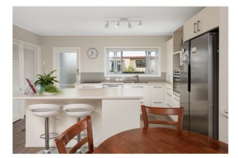 Photo of property in 74 Queen Road, Bellevue, Tauranga, 3110