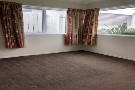 Photo of property in 1/36 Exmouth Road, Northcote, Auckland, 0627