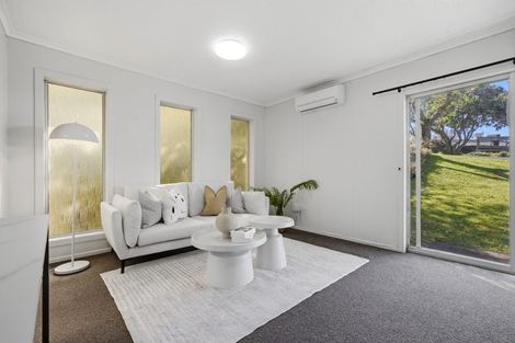 Photo of property in 1/9 Phillipa Place, Browns Bay, Auckland, 0630
