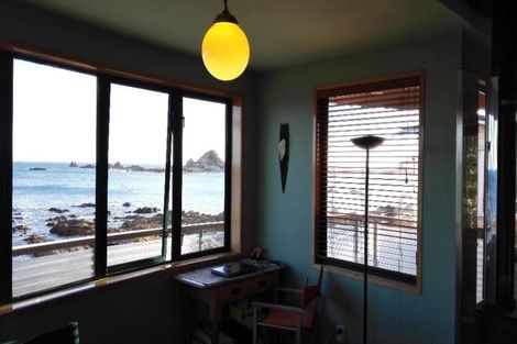 Photo of property in 166 The Esplanade, Houghton Bay, Wellington, 6023