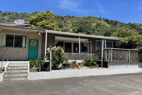 Photo of property in 2/1 Angle Street, Picton, 7220