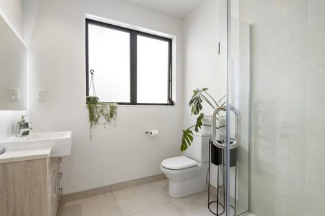 Photo of property in 4b Rosalind Road, Glenfield, Auckland, 0629