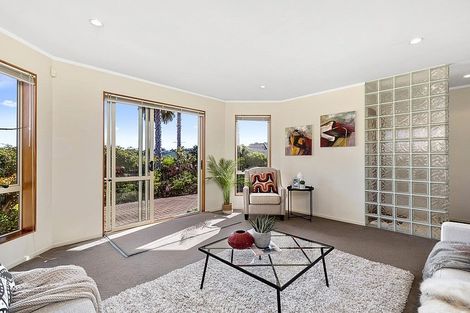 Photo of property in 11 Angel Way, Stanmore Bay, Whangaparaoa, 0932