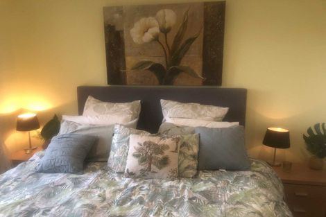 Photo of property in 2 Te Ara Karoiroa Road, Hurford, New Plymouth, 4374