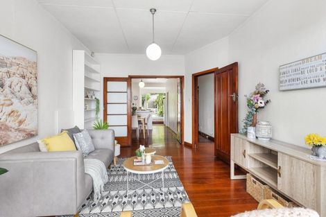 Photo of property in 117 Breaker Bay Road, Breaker Bay, Wellington, 6022