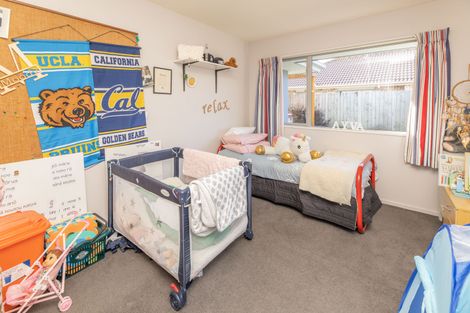 Photo of property in 2 Evergreen Place, Parklands, Christchurch, 8083