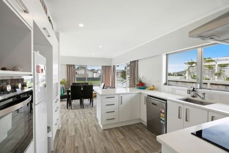 Photo of property in 8 Sandleigh Drive, Athenree, Katikati, 3177