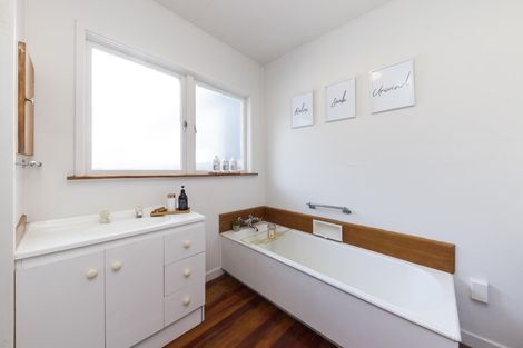 Photo of property in 562 Featherston Street, Roslyn, Palmerston North, 4414