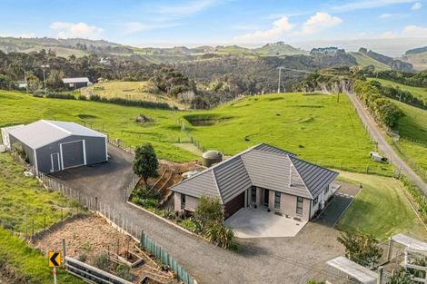 Photo of property in 2712 South Head Road, South Head, Helensville, 0874