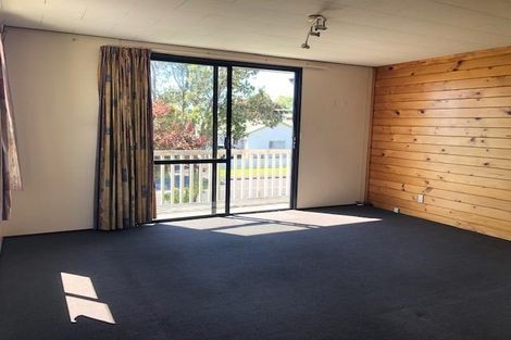 Photo of property in 2/2 Grenadine Place, Unsworth Heights, Auckland, 0632