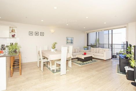 Photo of property in Mon Desir Apartments, 5/175g Hurstmere Road, Takapuna, Auckland, 0622