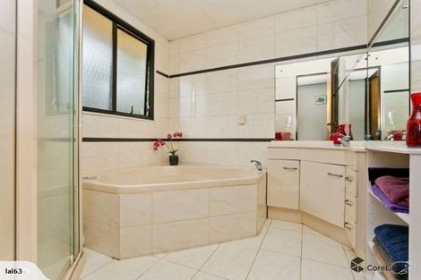 Photo of property in 80 Totaravale Drive, Totara Vale, Auckland, 0629