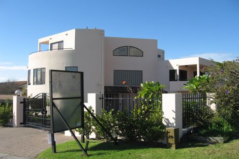 Photo of property in 42 Charles Dickens Drive, Mellons Bay, Auckland, 2014