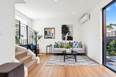 Photo of property in 2 Kotuitui Street, Manukau, Auckland, 2104