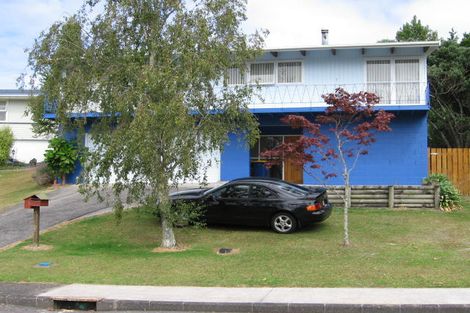 Photo of property in 5 Vinceroy Place, Green Bay, Auckland, 0604