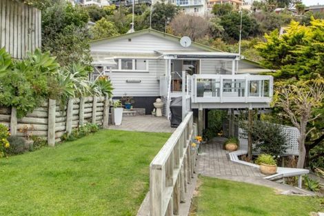 Photo of property in 13 Denholm Road, Hospital Hill, Napier, 4110