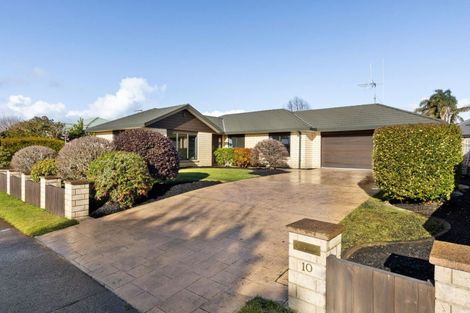 Photo of property in 10 Cairns Crescent, Rototuna, Hamilton, 3210