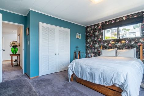 Photo of property in 5 Hillview Crescent, Paparangi, Wellington, 6037