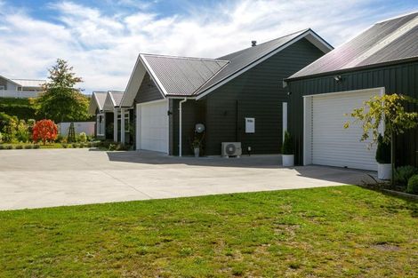 Photo of property in 98 Loch Views Road, Acacia Bay, Taupo, 3385