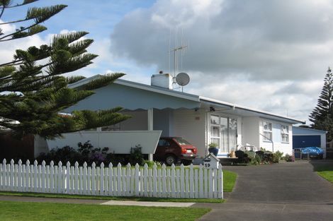 Photo of property in 19 Tainui Street, Castlecliff, Whanganui, 4501